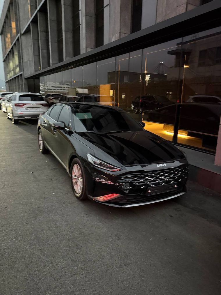 Kia K8, тот же автомобиль у дилера